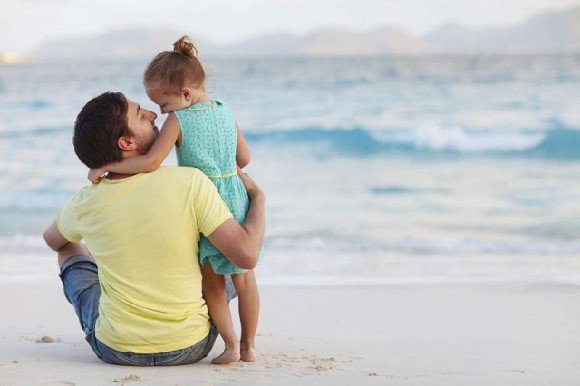 Nghiên cứu khoa học: Sự nuôi dạy của cha ảnh hưởng rất lớn đến sự phát triển của con gái, hơn cả mẹ - 1