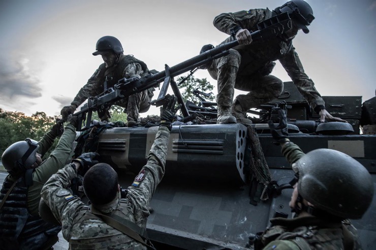 Quan chức Lầu Năm Góc tiết lộ Mỹ cạn tiền hỗ trợ quân sự cho Ukraine - 1