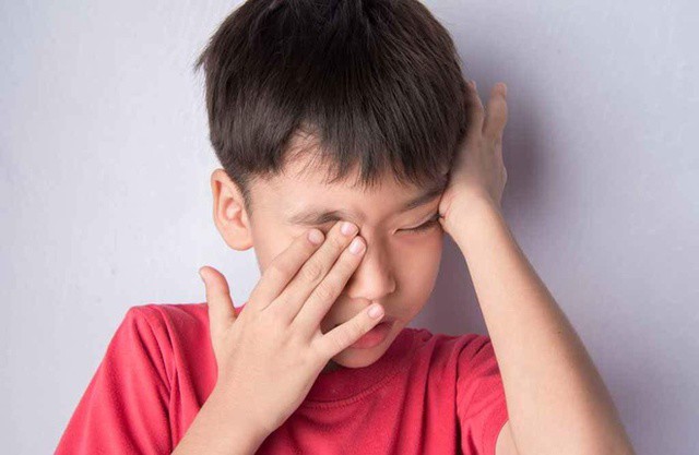 Trẻ bị đau mắt đỏ, cha mẹ tuyệt đối không làm việc này để phòng biến chứng - 1