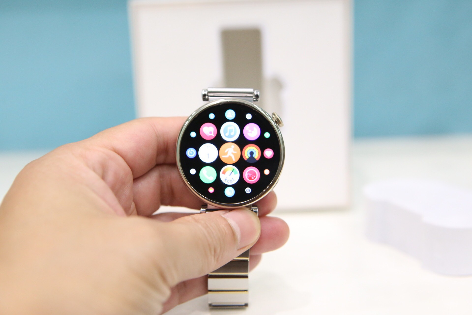 Khám phá Watch GT 4: Smartwatch cho phái nữ, giá từ 5,99 triệu - 1