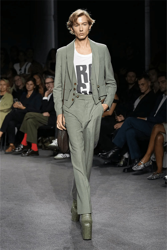 Sự cách tân thiết kế mang tính cách mạng của biểu tượng thời trang Anh - 5