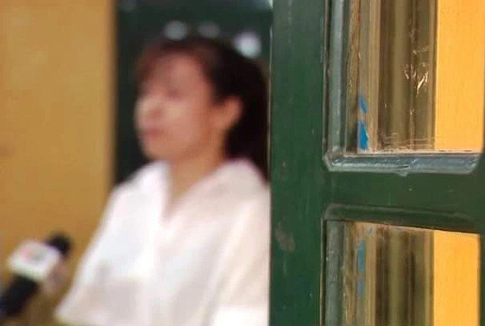 Vụ cô giáo khiến nữ sinh quỳ trước cửa lớp: Giám đốc Sở GD-ĐT nói phải xử lý nghiêm - 1
