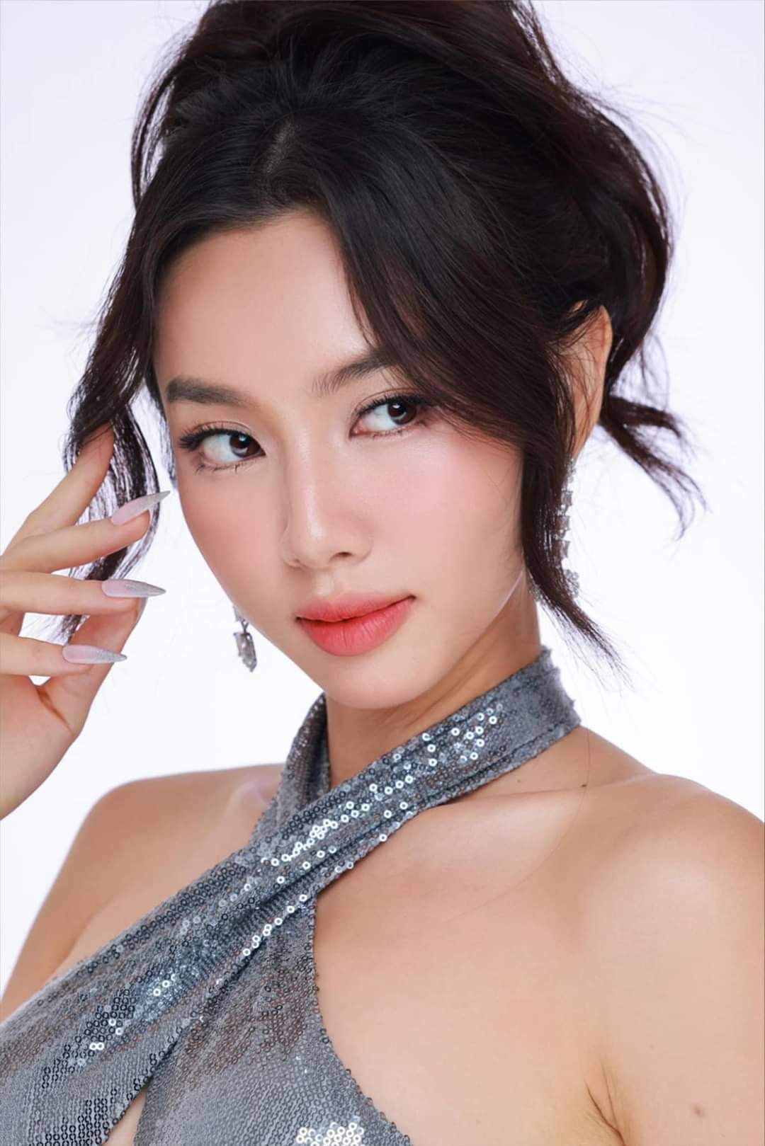 Chủ tịch Miss Grand International giận dữ khi nhắc tới Thùy Tiên - 2