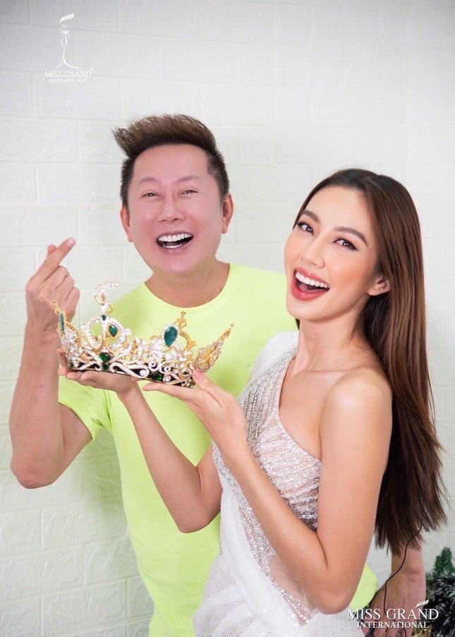 Chủ tịch Miss Grand International giận dữ khi nhắc tới Thùy Tiên - 1