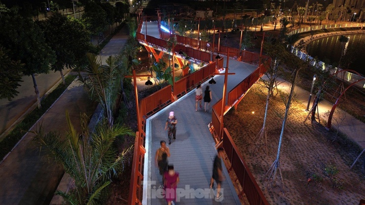Công viên hiện đại nhất quận Long Biên lung linh sắc màu trước ngày khánh thành - 9
