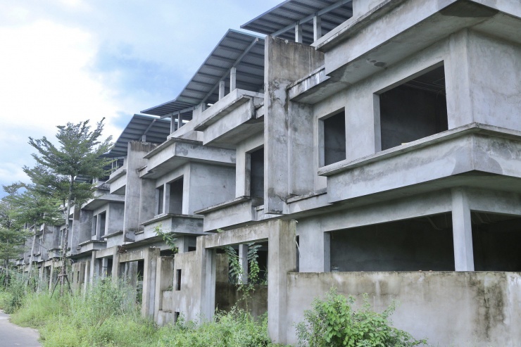 Hoang tàn loạt biệt thự bỏ hoang tại 'thung lũng Silicon' Đà Nẵng - 3