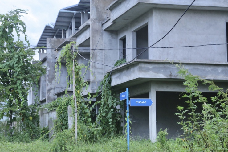 Hoang tàn loạt biệt thự bỏ hoang tại 'thung lũng Silicon' Đà Nẵng - 4