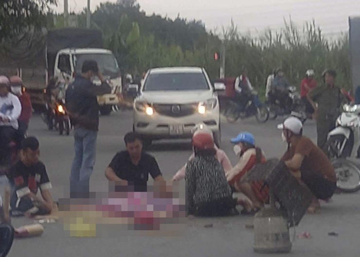 Băng qua đường, một phụ nữ bị xe container cán tử vong - 1