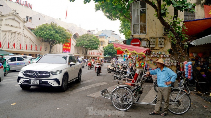 Hà Nội đón gió lạnh đầu mùa kèm mưa phùn - 2