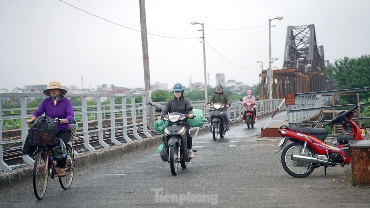 Hà Nội đón gió lạnh đầu mùa kèm mưa phùn - 7