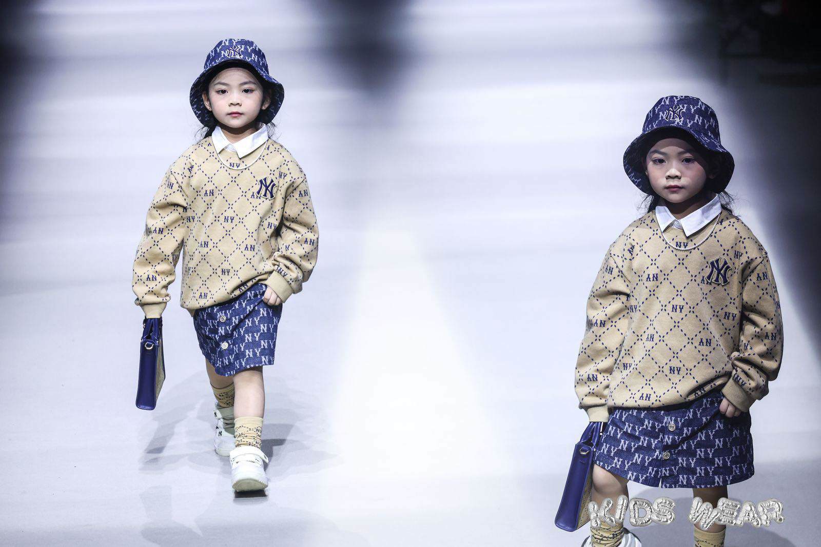 3 mẫu nhí Việt gây chú ý tại Shanghai Fashion Week KidsWear - 9