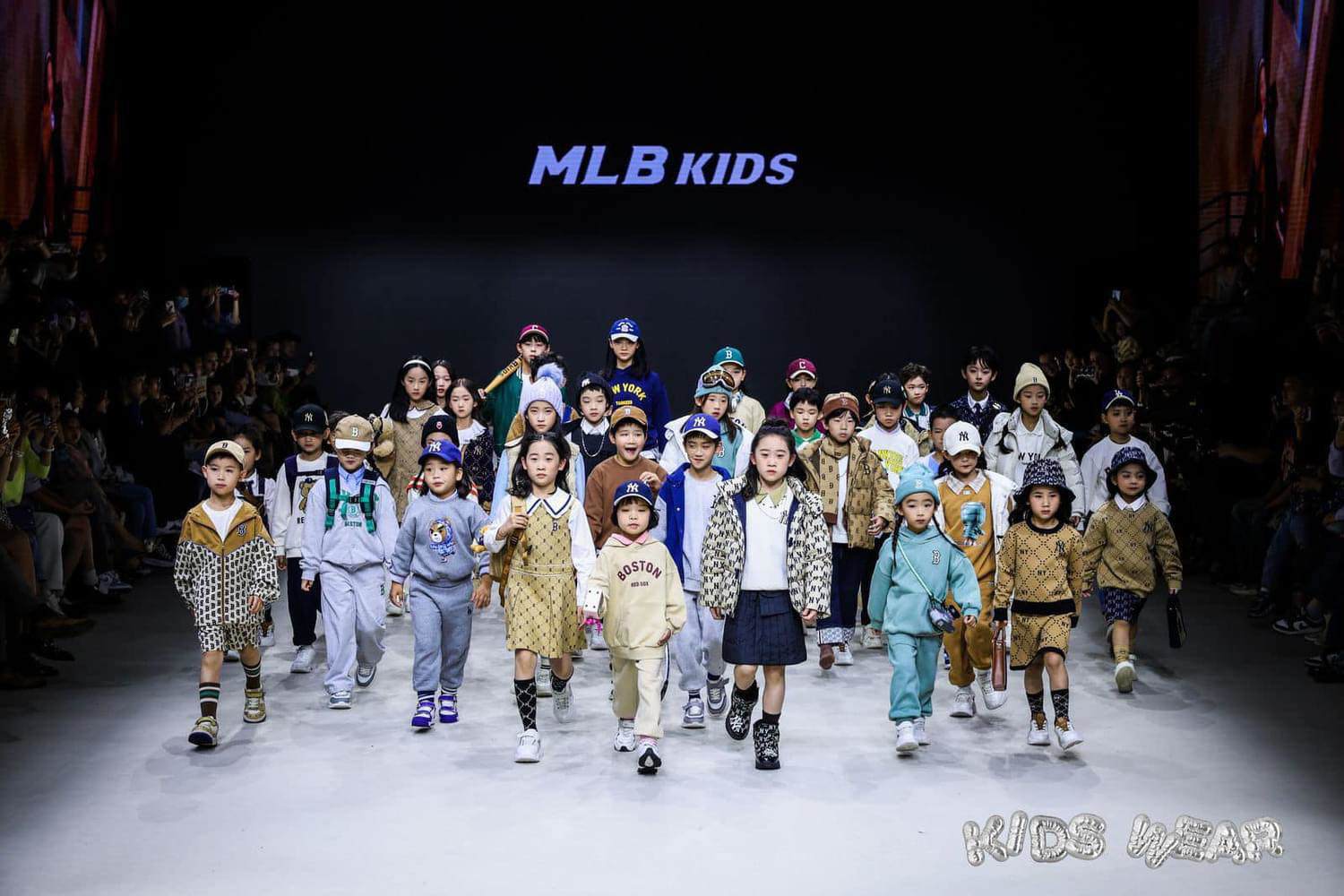 3 mẫu nhí Việt gây chú ý tại Shanghai Fashion Week KidsWear - 12