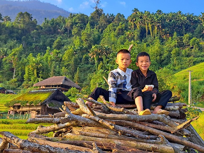 Những mái nhà rêu có một không hai tại bản người Dao bên sườn Tây Côn Lĩnh. - 9