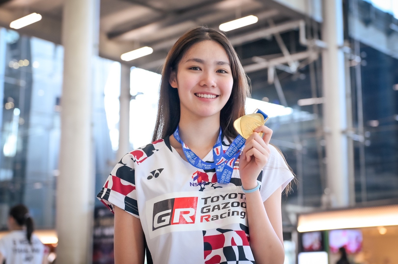 Vẻ đẹp ngọt ngào của nữ vận động viên 16 tuổi vô địch giải cầu lông trẻ thế giới - 1