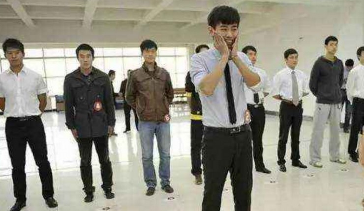 Nhà tuyển dụng hỏi: "Trên ngực của bạn là gì cái gì?", cô gái ngượng ngùng trả lời và nhận cái kết bất ngờ - 2