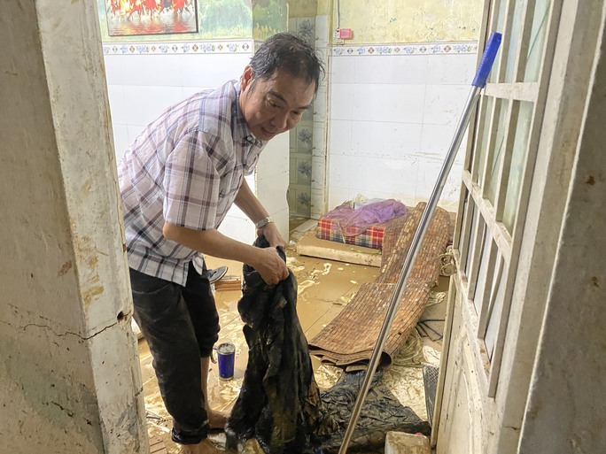Đà Nẵng: Khốn khổ vì 4 ngày 2 lần dọn đồ chạy lụt - 3