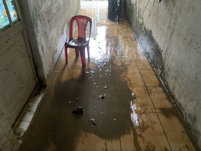 Đà Nẵng: Khốn khổ vì 4 ngày 2 lần dọn đồ chạy lụt - 5