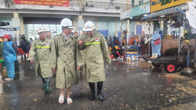 Đà Nẵng: Khốn khổ vì 4 ngày 2 lần dọn đồ chạy lụt - 10