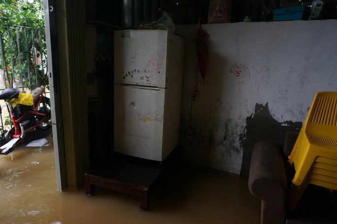 Đà Nẵng: Khốn khổ vì 4 ngày 2 lần dọn đồ chạy lụt - 9