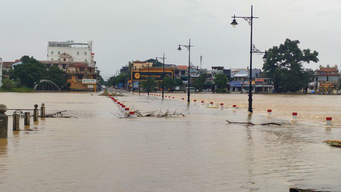 Cận cảnh ngập lụt ở hạ du Thủy điện Hương Điền - 2