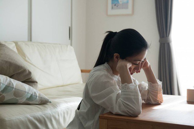 Tình cờ gặp lại chồng cũ, nghe anh ta giới thiệu vợ mới tôi gục ngã khi nhận ra cô ta là ai - 1