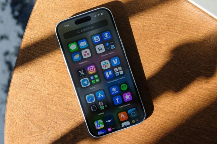 Người dùng bực tức vì iPhone 15 chỉ là một "thiết bị hạng hai" - 2