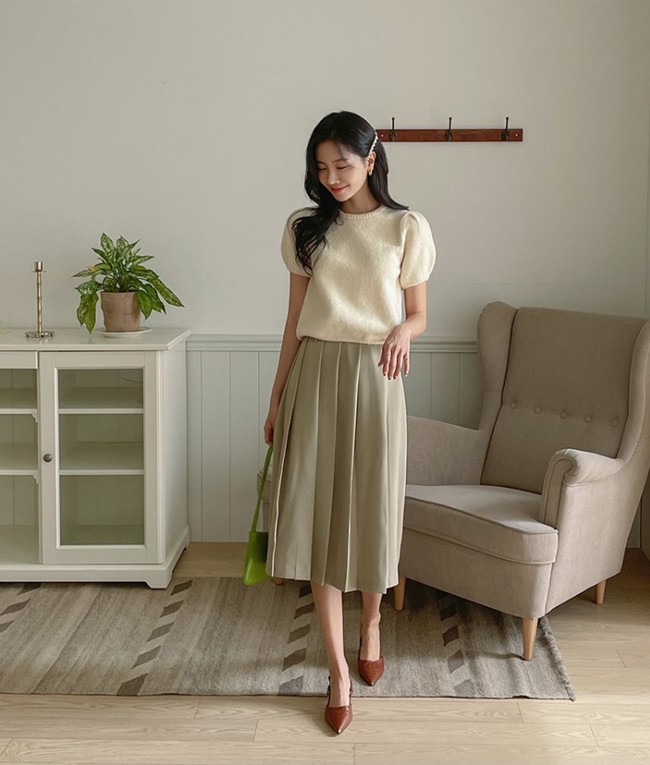 4 kiểu áo cực hợp lên đồ với chân váy dài - 2