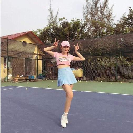 Elly Trần và dàn sao Việt mặc hở chơi tennis, có người diện cả đồ bơi ra sân - 7