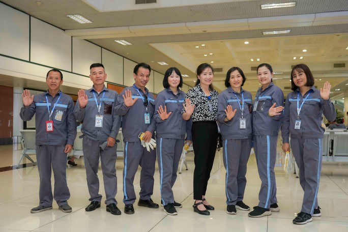 Khách quên ví chứa 50 triệu đồng và nhiều giấy tờ quan trọng tại xe đẩy sân bay - 2