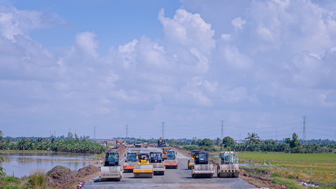 Hối hả trên công trường cao tốc Mỹ Thuận - Cần Thơ - 1