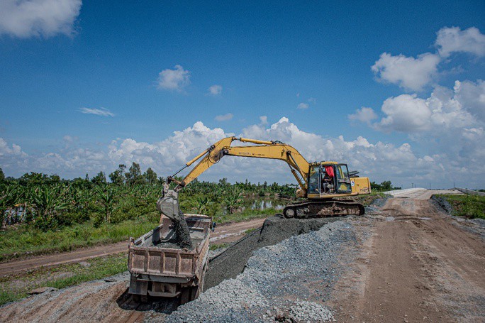 Hối hả trên công trường cao tốc Mỹ Thuận - Cần Thơ - 5