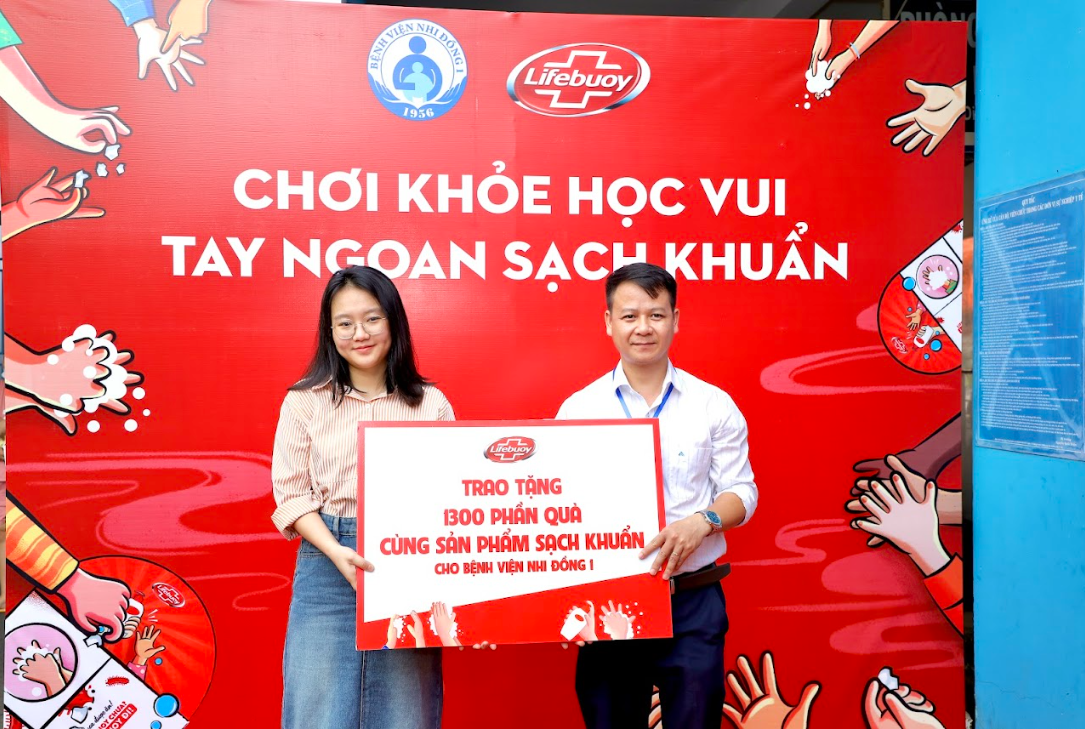 Lifebuoy tặng hàng nghìn trò chơi giáo dục trẻ rửa tay và quà sạch khuẩn đến 22 bệnh viện Nhi toàn quốc - 1