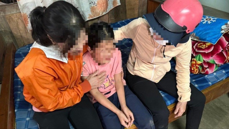 Hơn 100 người xuyên đêm tìm kiếm bé gái 9 tuổi ở Di Linh - 1