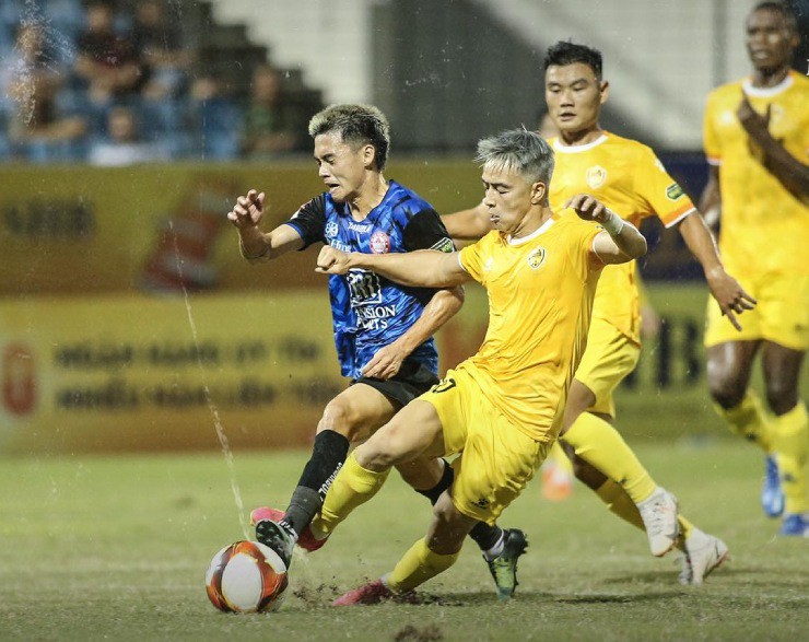 Video bóng đá Quảng Nam - TP.HCM: Điểm nhấn 2 quả phạt đền (V-League) - 1