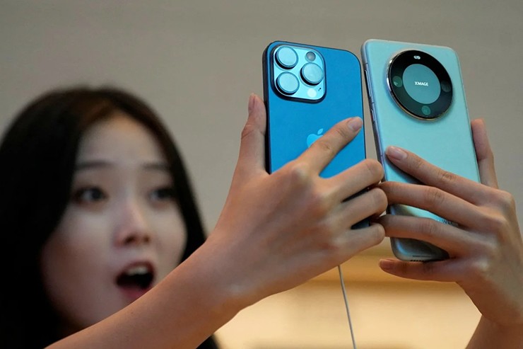 Đến Apple cũng phải lo giảm giá iPhone 15 - 2
