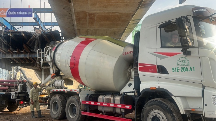 Cận cảnh cầu hơn 900 tỷ ở khu đông TPHCM hợp long nhịp chính sau 4 năm 'đắp chiếu' - 7