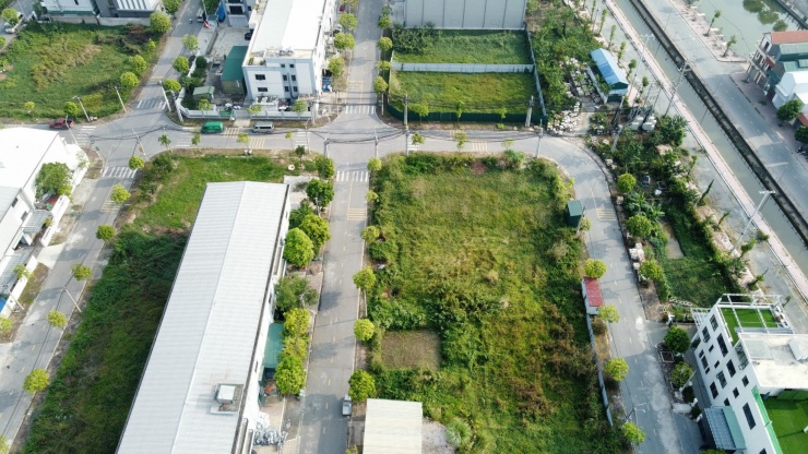 Cận cảnh loạt biệt thự ''mọc'' trong cụm công nghiệp làng nghề ở Hà Nội - 5