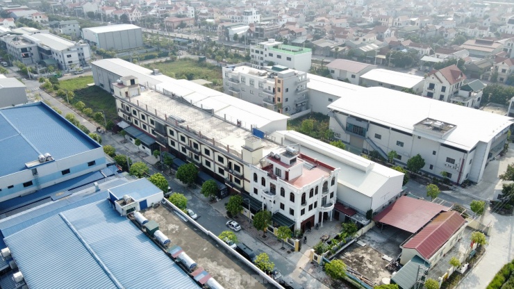 Cận cảnh loạt biệt thự ''mọc'' trong cụm công nghiệp làng nghề ở Hà Nội - 6