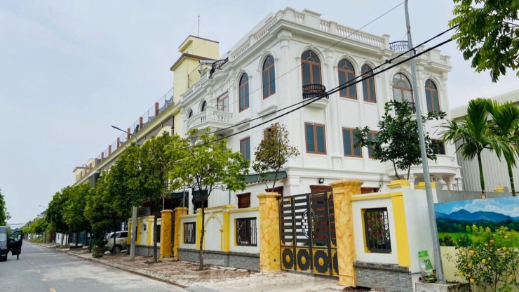 Cận cảnh loạt biệt thự ''mọc'' trong cụm công nghiệp làng nghề ở Hà Nội - 9