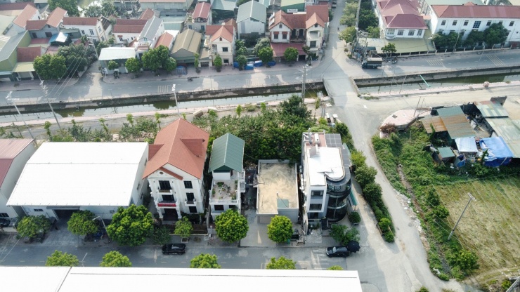 Cận cảnh loạt biệt thự ''mọc'' trong cụm công nghiệp làng nghề ở Hà Nội - 13