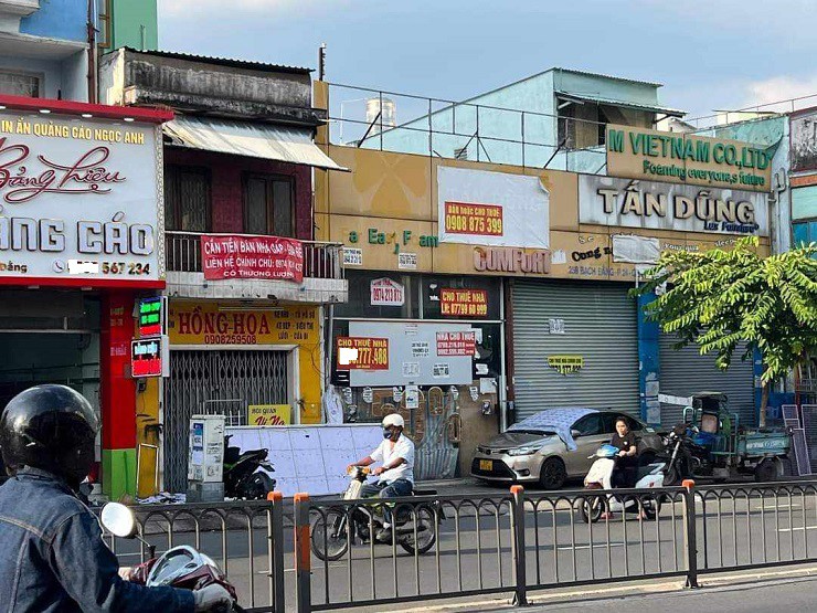 Kinh doanh ế ẩm “gồng lỗ” vài triệu mỗi ngày, loạt chủ shop trả mặt bằng - 3