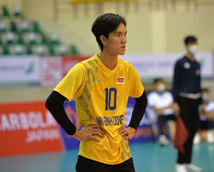 タイン・トゥイは日本のバレーボール界のトップスコアラーの一人だが、ニンビン戦で主審が物議を醸した - 2