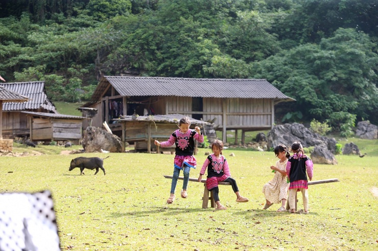 Ngôi làng không sóng điện thoại, không điện lưới nhưng du khách nào đến cũng mê - 5