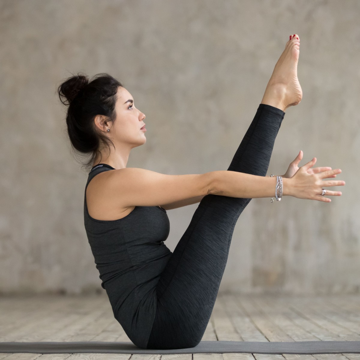3 động tác yoga tại nhà cho vùng bụng phẳng lì - 2
