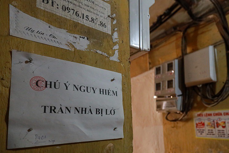 Khu tập thể cũ giữa Hà Nội: Hàng trăm người dùng chung nhà vệ sinh, "xếp hàng" chờ đi tắm - 3