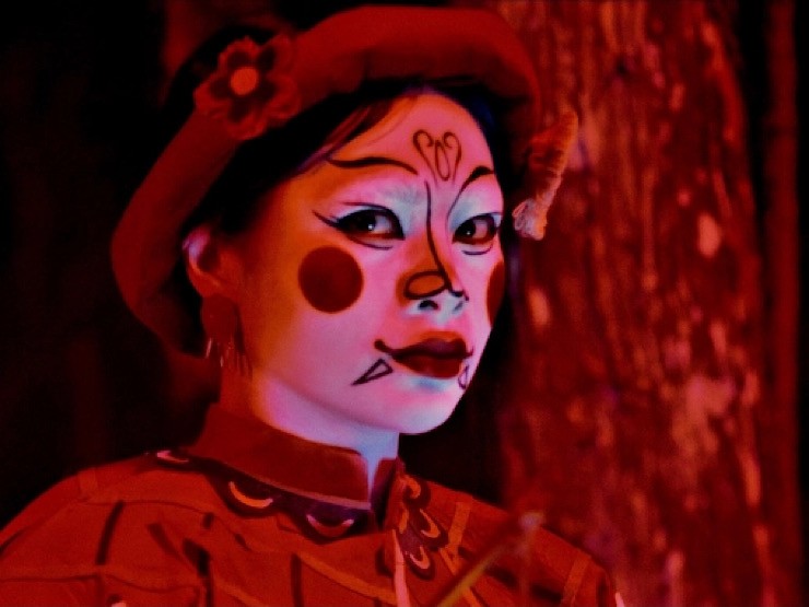 "Cô gái đỏ" đáng sợ nhất phim Việt top 1 Netflix ngoài đời xinh đẹp, quyến rũ không ngờ - 1