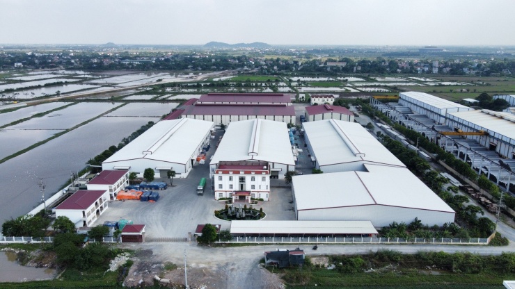 Hàng nghìn m2 quy hoạch bãi xe tại cụm công nghiệp ở Hà Nam biến thành kho chứa hàng - 4