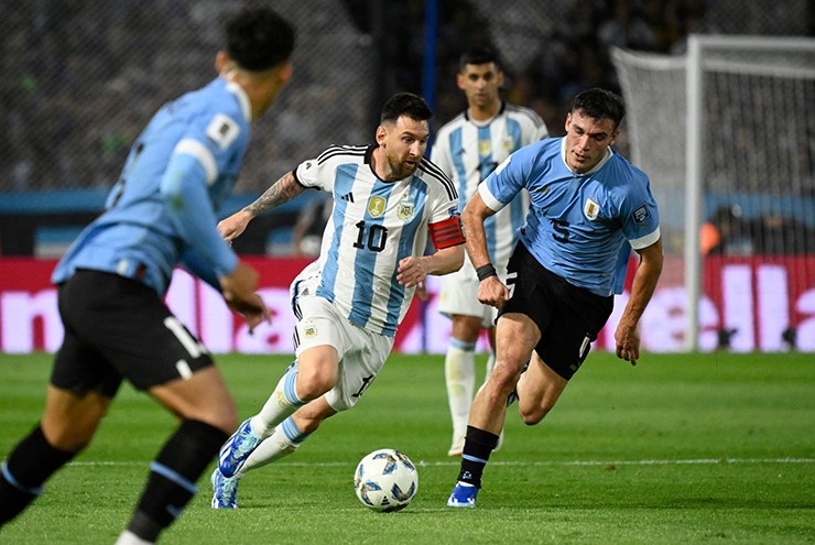 Video soccer Argentina - Uruguay: Sai lầm tai sợ hãi, "Vua" trái đất lâm nguy nan (Vòng loại World Cup)