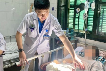 Áo chống nắng cuốn vào bánh xe máy, cô gái 18 tuổi gần đứt rời cánh tay
