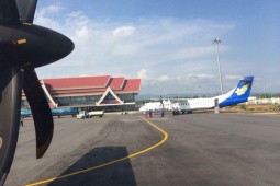 Sân bay nào ở Lào do công ty Việt Nam đầu tư 36 triệu USD xây dựng?